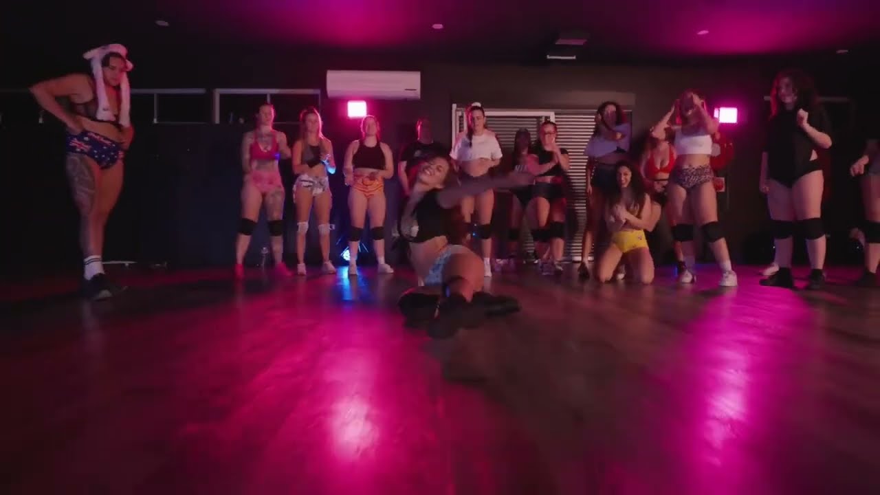 Elmateco - Backseat Bounce ‐ (Twerk Class Music Video)