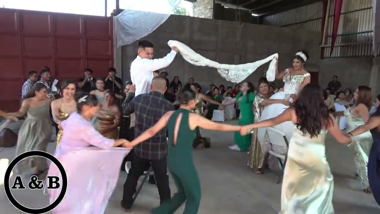 QUE HERMOSA Y TRADICONAL  VIBORITA DE LA MAR EN ESTA HERMOSA BODA DE IMBERT Y ANAYELY