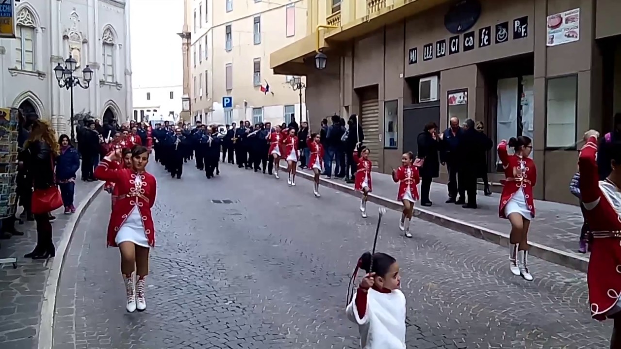 Majorette per le strade di Agrigento in occasione sagra del mandorlo in fiore 2017.