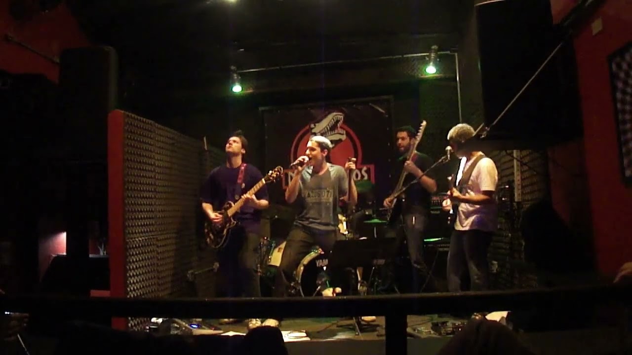 Crazy Duck Rock Band - Dinossauros Rock Bar - Iron Maiden - Wasted Years