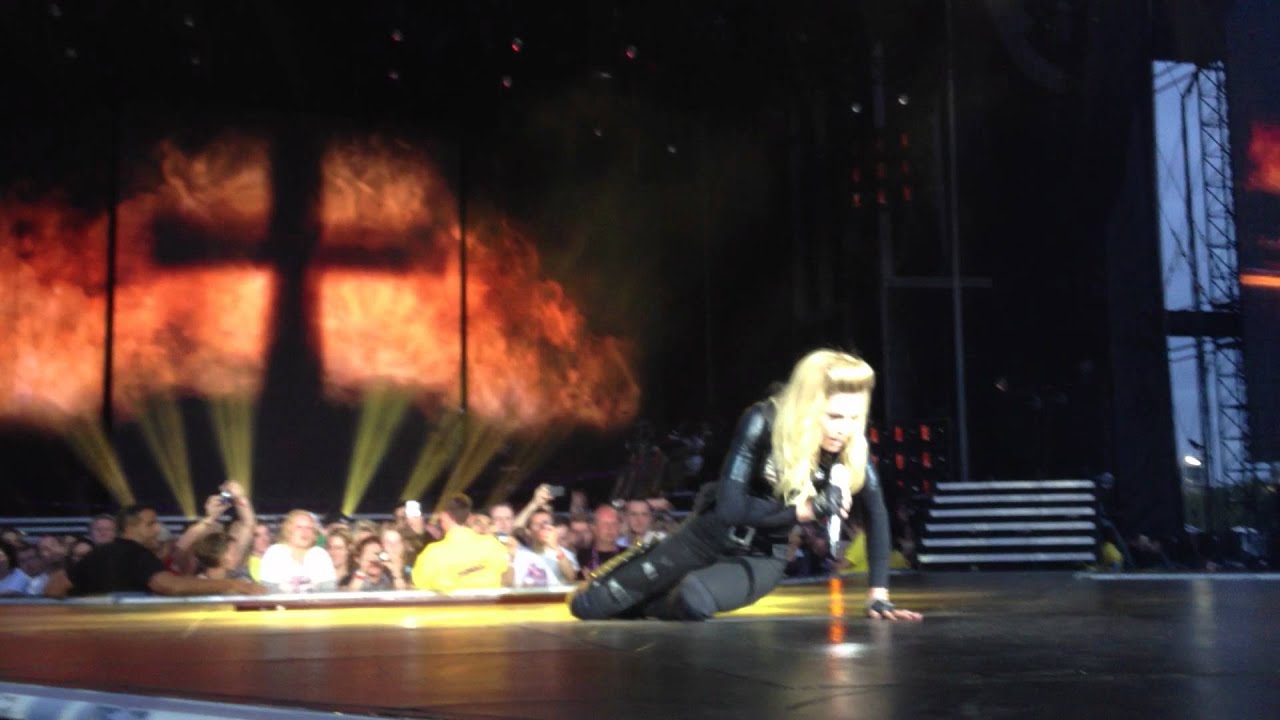 Madonna MDNA TOUR 2012 London 07/17/12 Papa don't preach hyde park front row