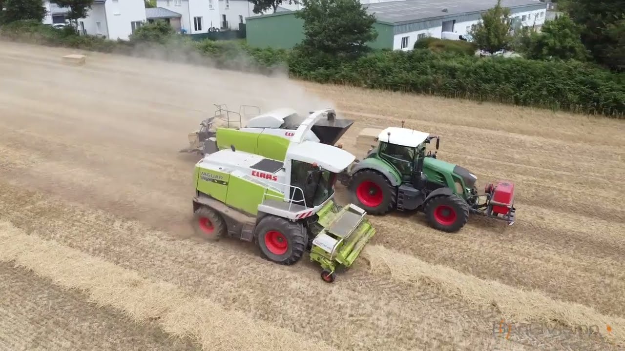 ETA LE LAY EN ACTION AU PRESSAGE DE PAILLE