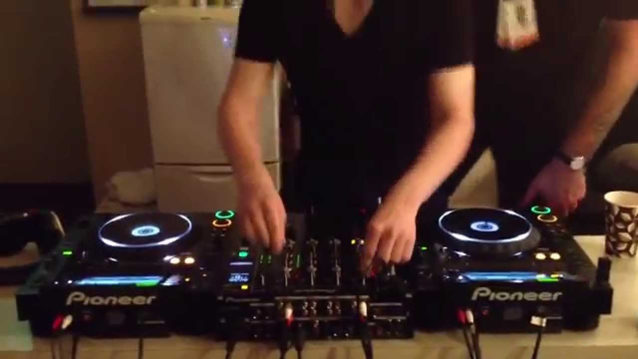 Skrillex Backstage Mixing