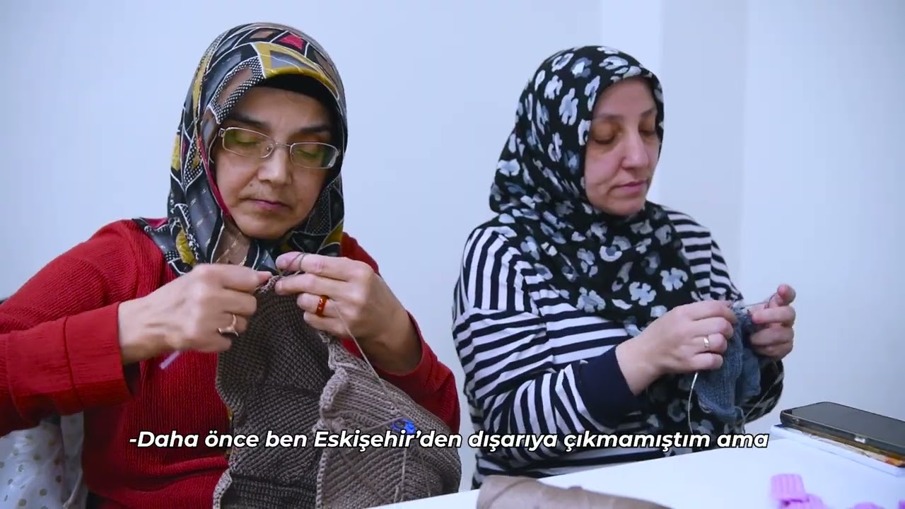 Kadınlar Belde Evlerinde Hem Üretiyor Hem Sosyalleşiyor