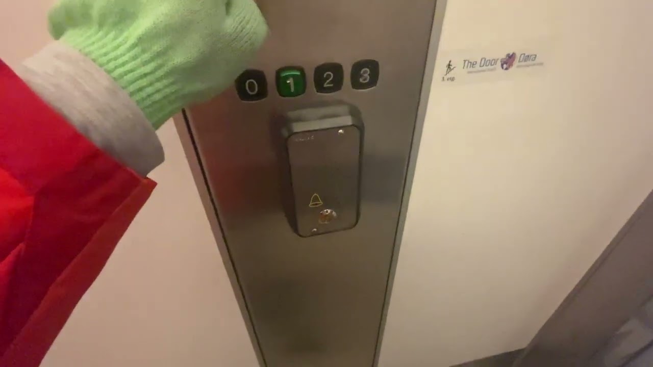1987 Kone roped hydraulic elevator @ Askerholmen, Asker, Norway. (retake)
