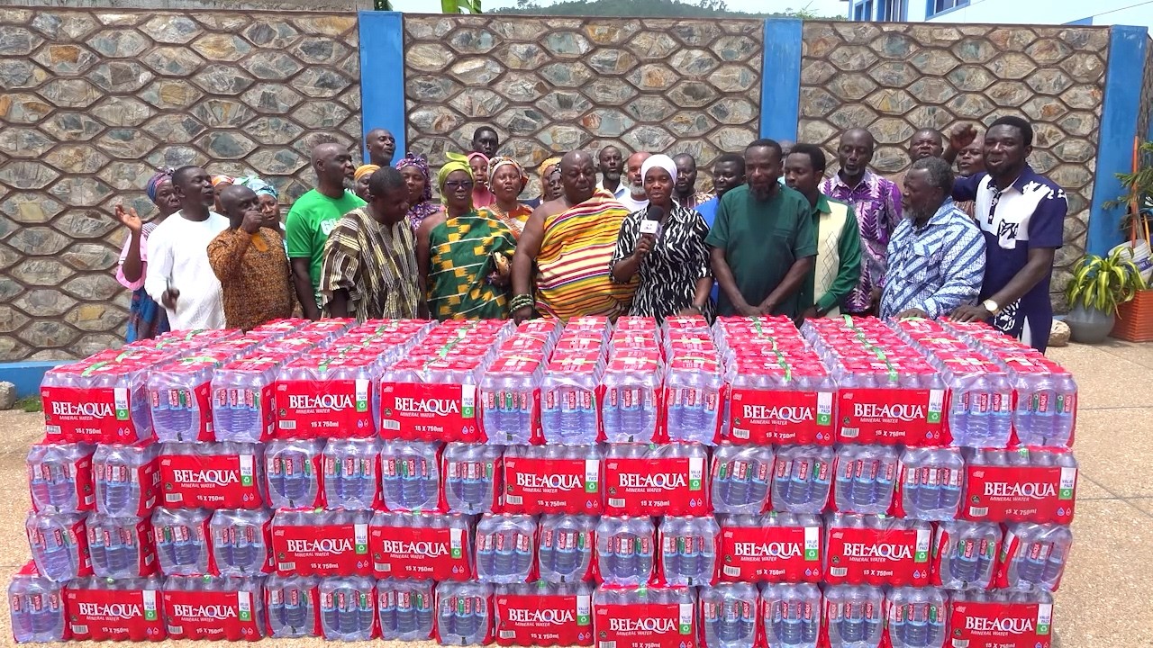 GREATER ACCRA ROYALS DONATE A COW AND MINERAL WATER TO NANA HEMAA FOR HER MOTHER’S FUNERAL(VOG) #vog