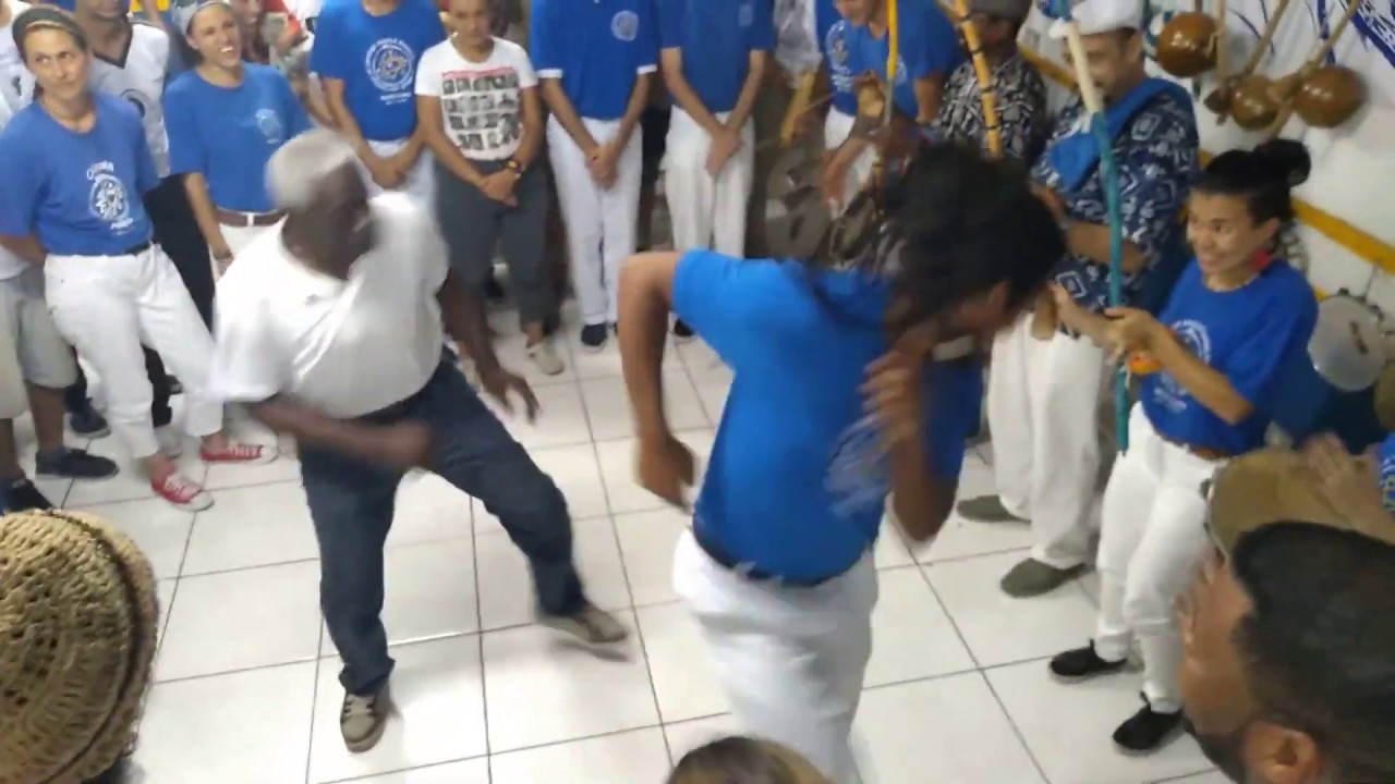 Mestre Sombra e Treinel Ednaldo (CCAASS) - Roda de Aniversário do Mestre Plínio