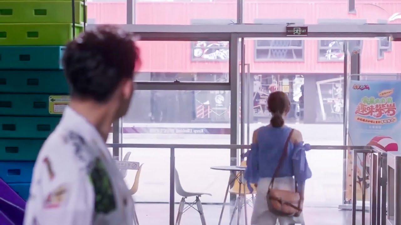 出軌丈夫替小三撐腰，妻子冷笑一聲頭也不回的離開，出軌丈夫瞬間慌了！