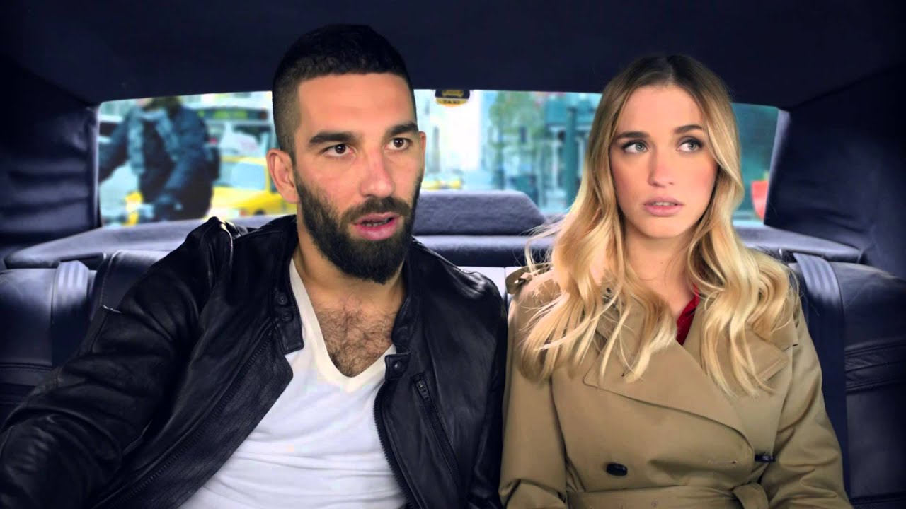 Arda Turan, Camille Desbos ve Burcu Esmersoy New York Simit Sarayı'nda Karşılaşırsa?