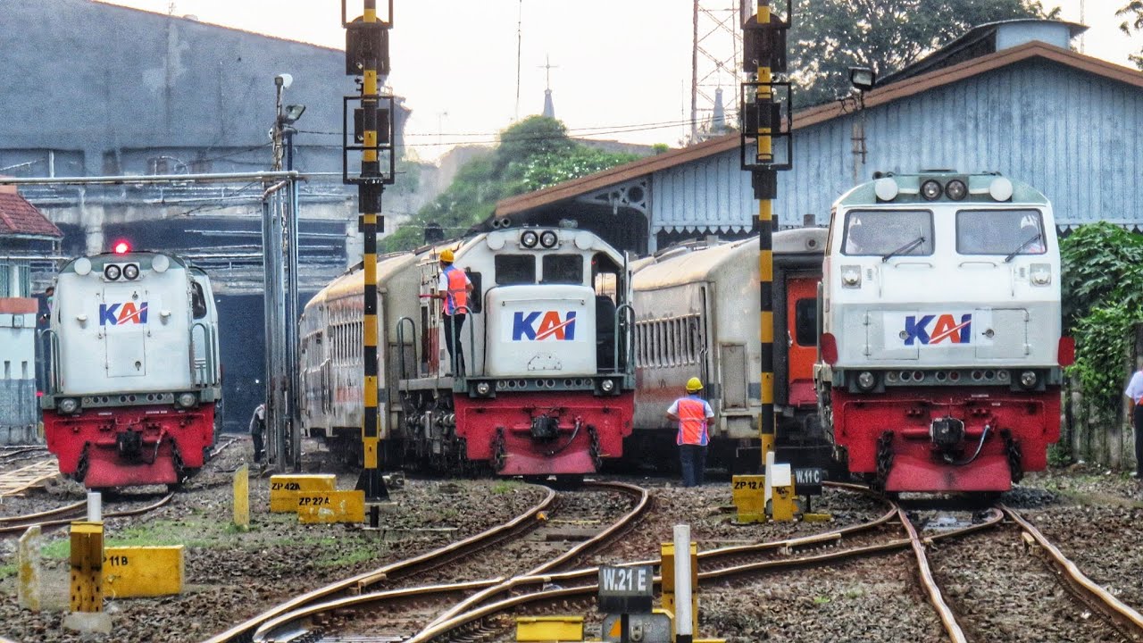 PASUKAN KERETA SORE HARI PENUH SEKALI ! BOLAK BALIK Stasiun Dan Pulang Dipo.SPESIAL TAHUN BARU 2021!