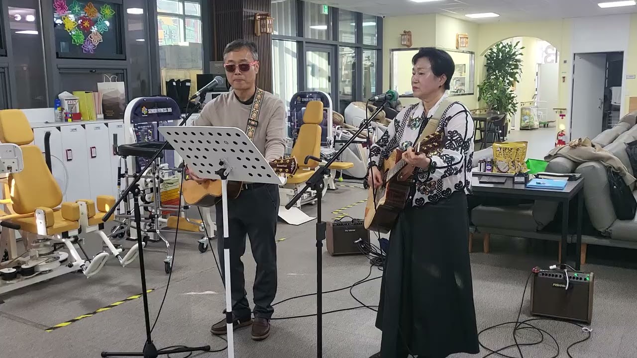 모란동백   주간보호센타   노래봉사중