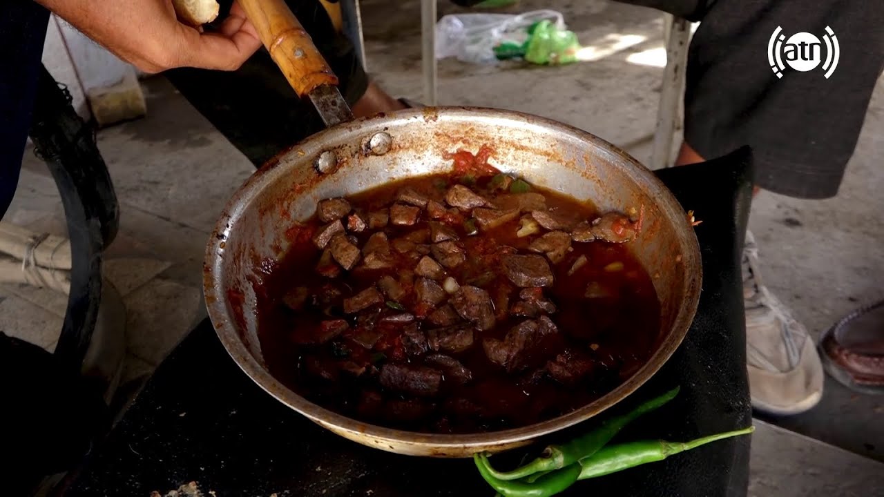Sheep liver curry for breakfast with Ajmal, the butcher / کرایی جگر گوسفند در چای صبح با اجمل قصاب
