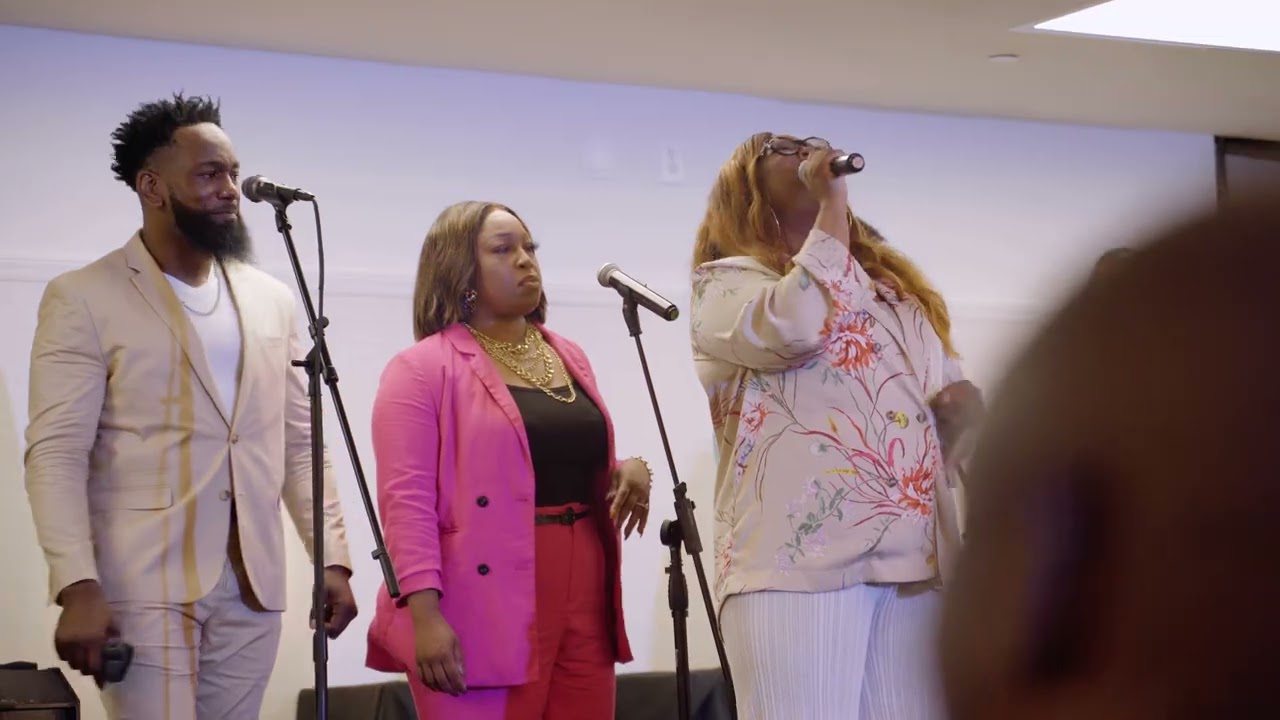 Bishop Leonard Scott - No Never Alone (feat. Ruth La'Ontra) [LIVE]