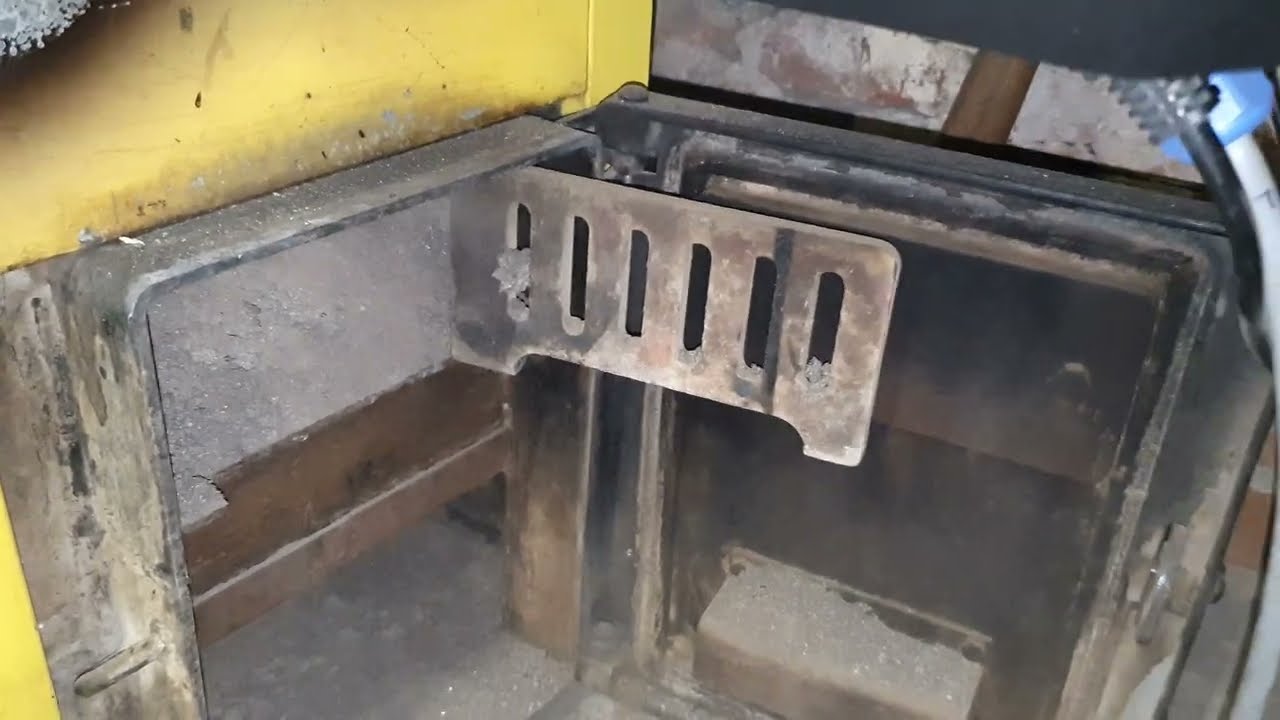 HUMBERG 2000W Industrial Ash Vacuum Cleaner in Action