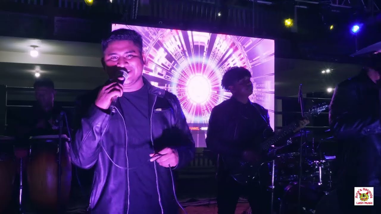 Chuy Diaz Y Su Estilo Huehueteco - El Gavil&aacute;n (En Vivo)