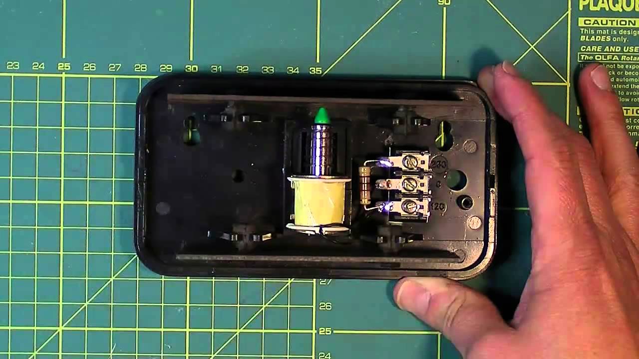 Cómo funciona un timbre eléctrico.