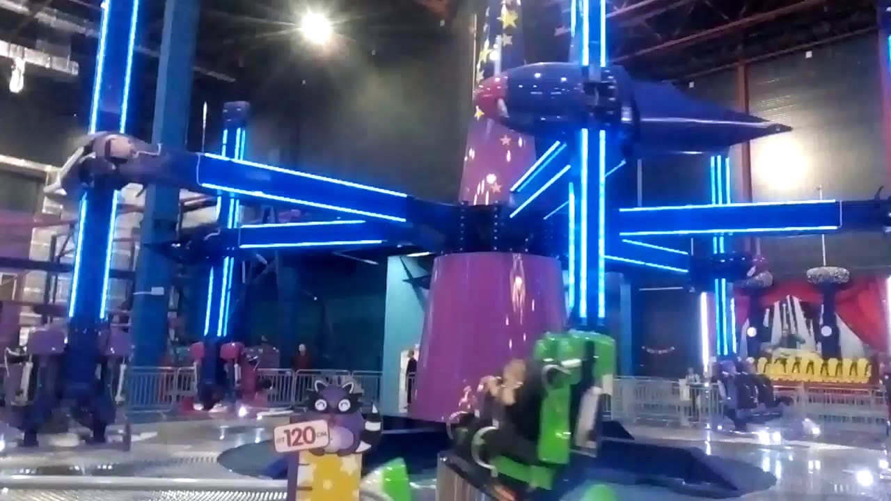 Ездили в MagicLand,катались на Самолётах(было страшно)!!!!😨😦😧