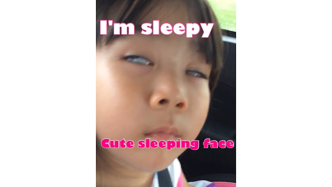 寝落ちFalling asleep girl    Heal.  Cute face.   It's funny