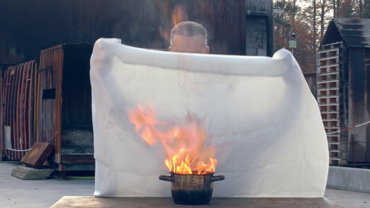 BFB: Wie Sie die Löschdecke richtig benutzen.