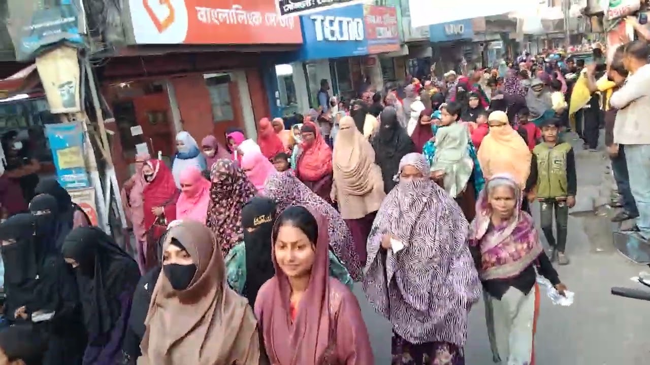 সিরাজগঞ্জ ২ সংসদীয় আসনে ইকবাল হাসান মাহমুদ টুকু চাচার মহিলা দলের প্রচারণা মিছিল 