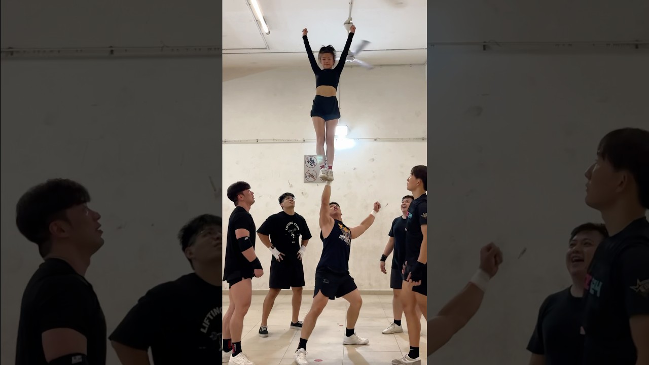 My fourth diamiski from Singapore Flyer @shalynawct #cheerleading #travel
