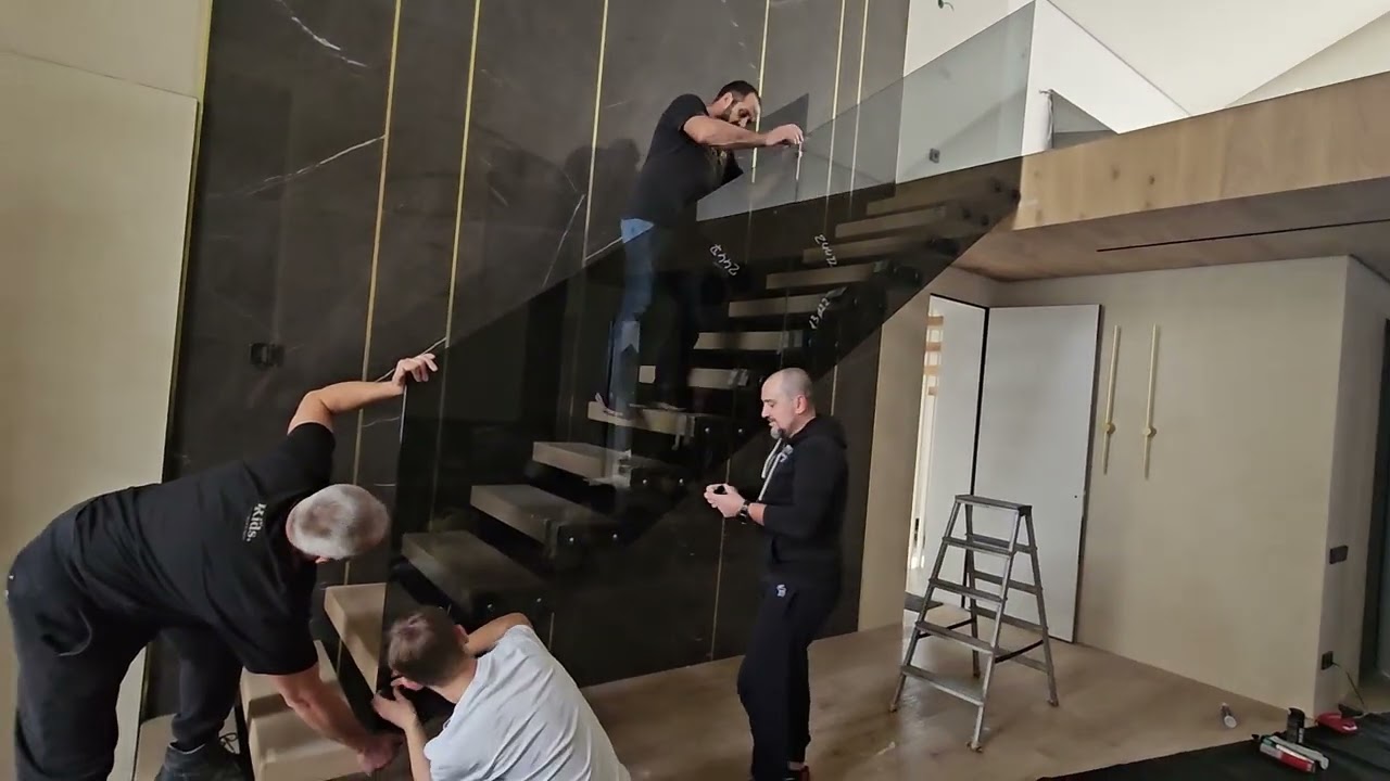 Процес монтажу скляних перил для підвисних (консольних) сходів - SV Glass