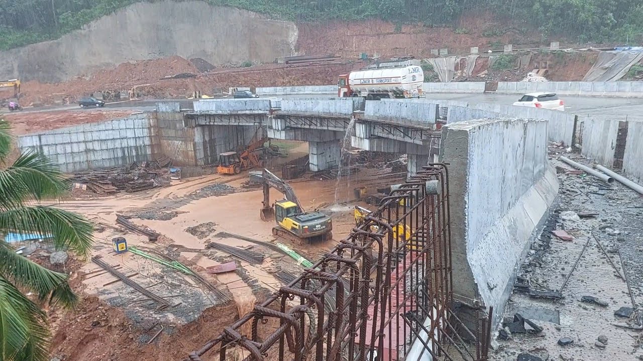 NH66 KASARAGOD/ചട്ടൻചാൽ ഭാഗത്തും തെക്കിൽ ഭാഗത്തും മണ്ണിടിച്ചിൽ, കാലവർഷം ശക്തി പ്രാപിച്ചു.