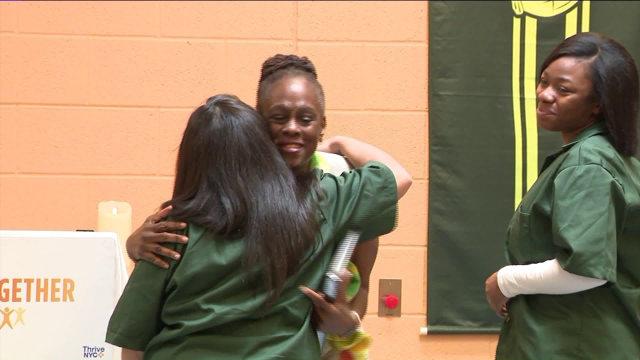 NYC`s First Lady Chirlane McCray visits female inmates at Rikers