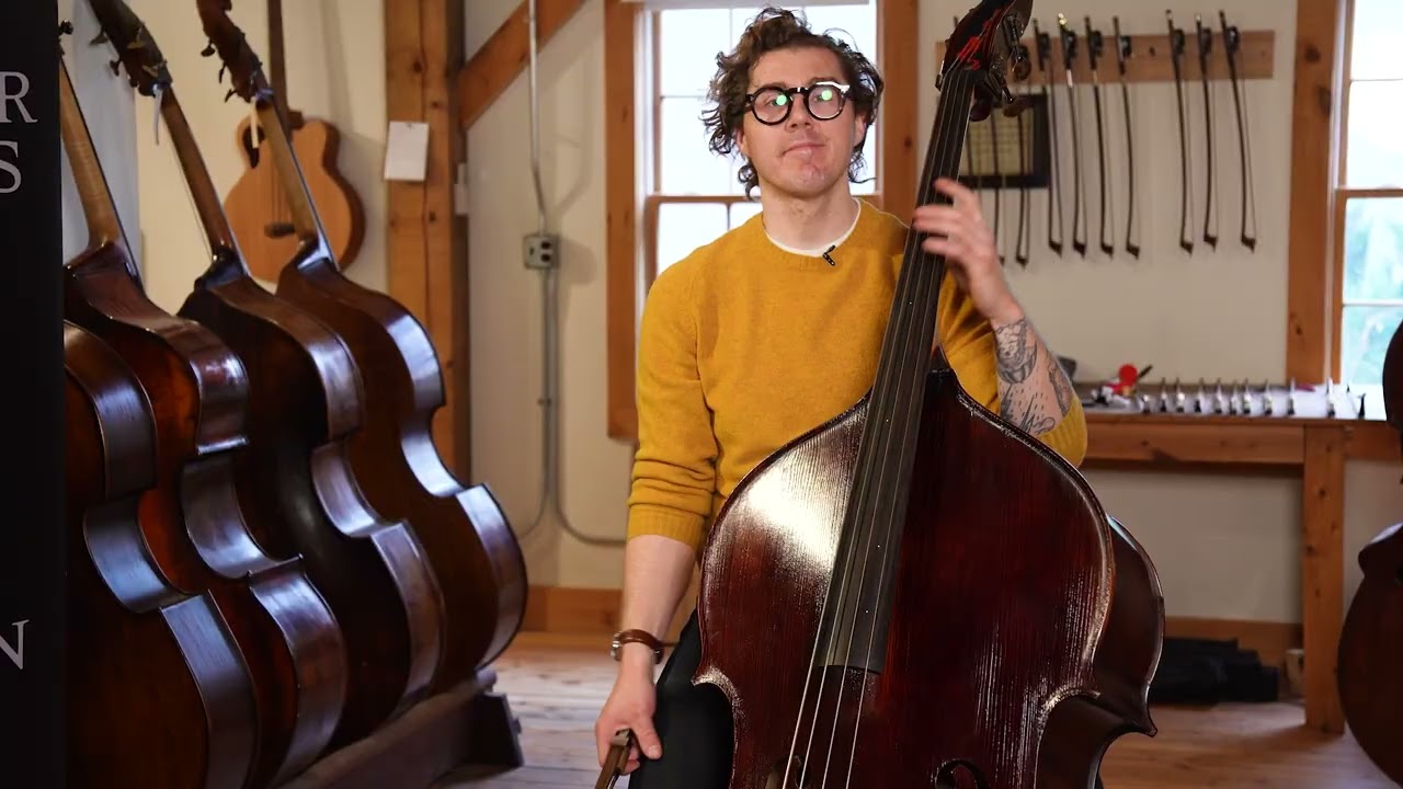 Алекс Свенсен играет на бас-гитаре Upton Bass Мэтта Рыбицкого Hawkes Hybrid