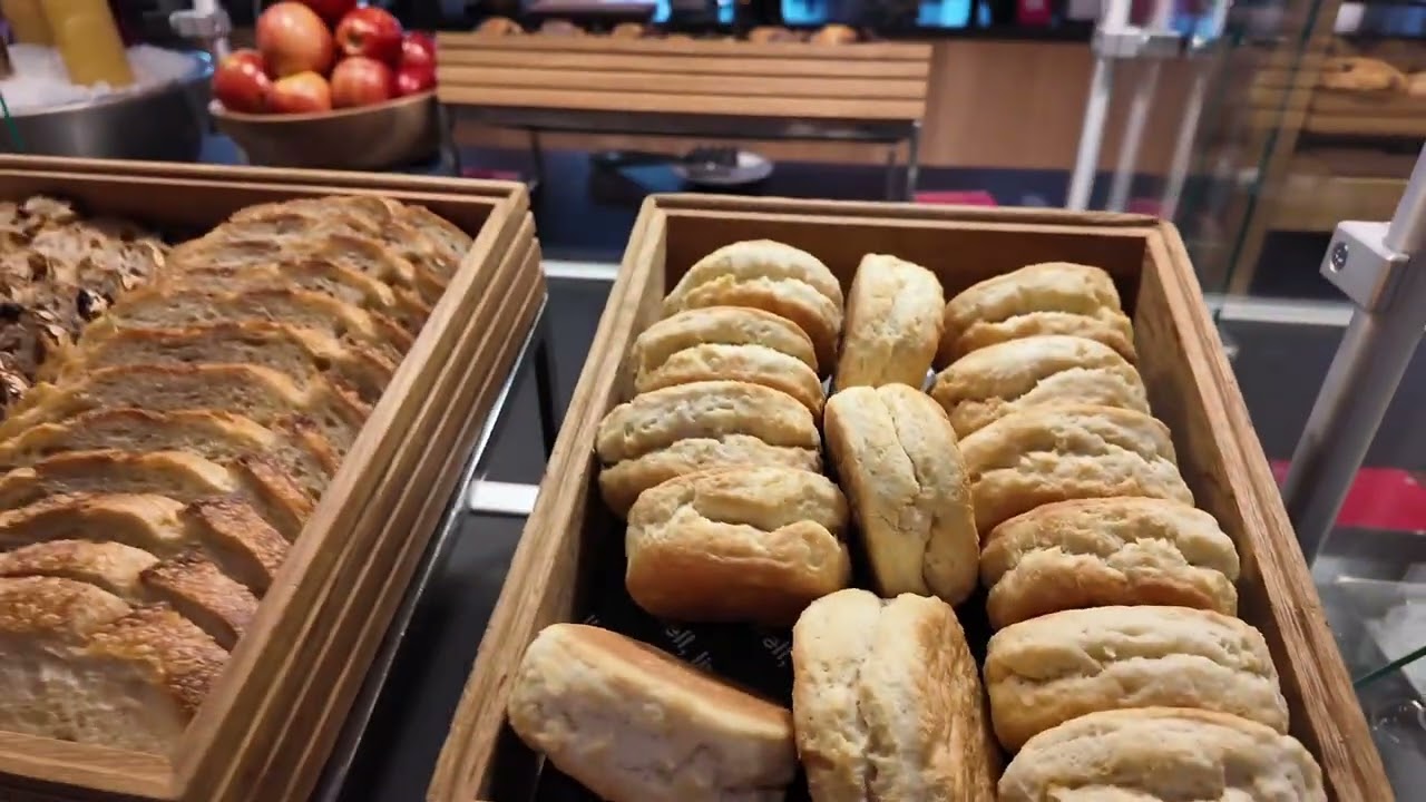 Review of the CitizenM Boston North Station Hotel#boston #hotelreview #cabin #travel l