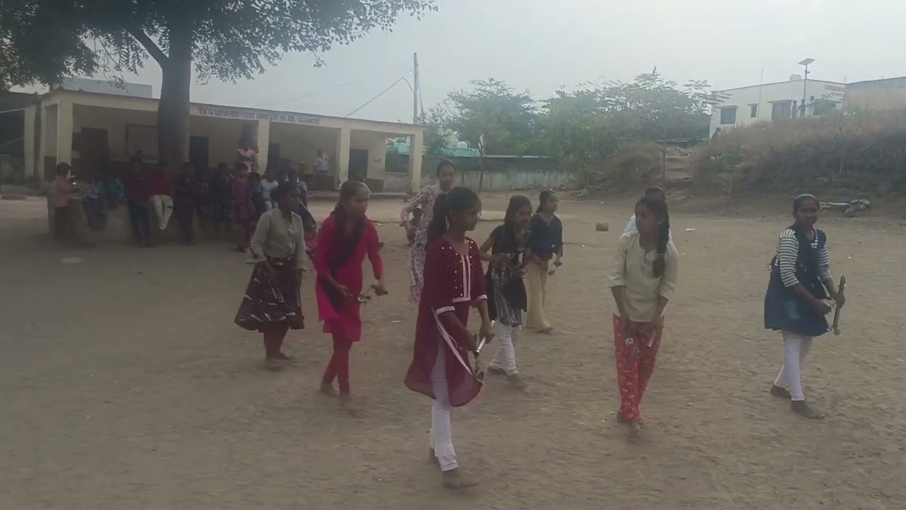 26 जानेवारी निमित्त विद्यार्थ्यांची तयारी संदेसे आते है जि. प. प्राथमिक शाळा ब्रम्हपुरी तर्फे पाथरी