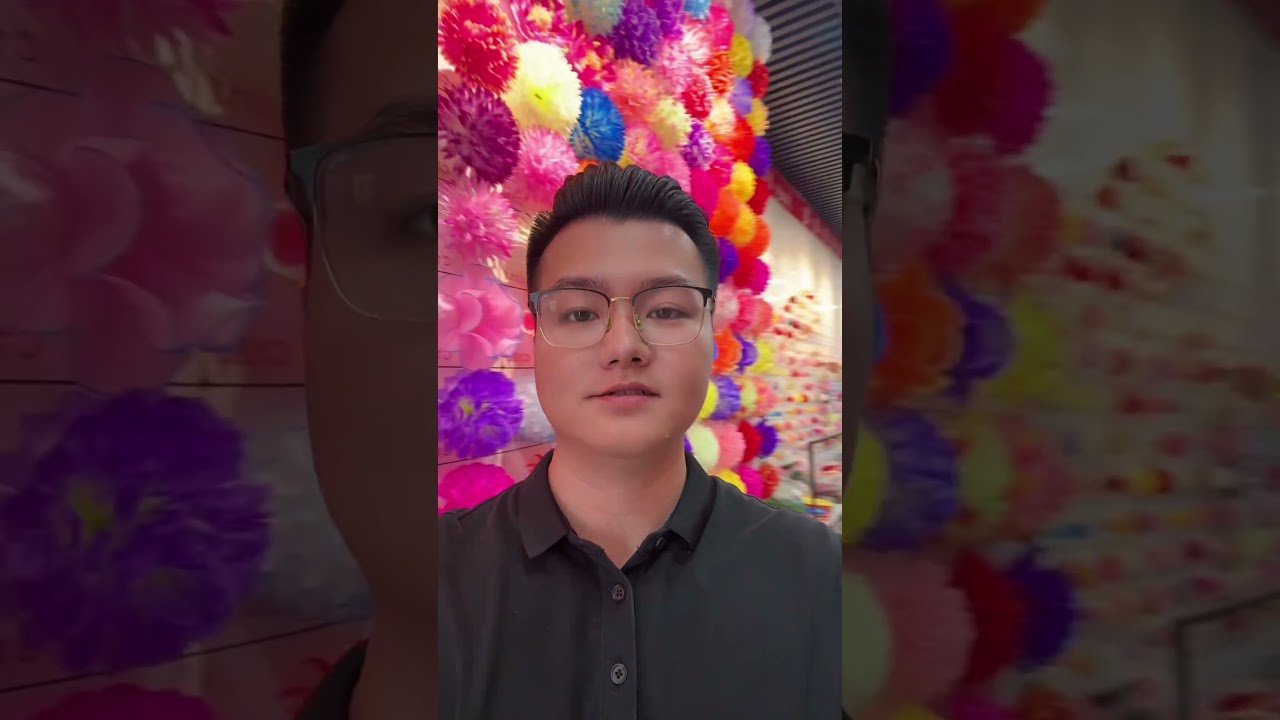 20250720 Visiting Yiwu Artificial flower market with customer.