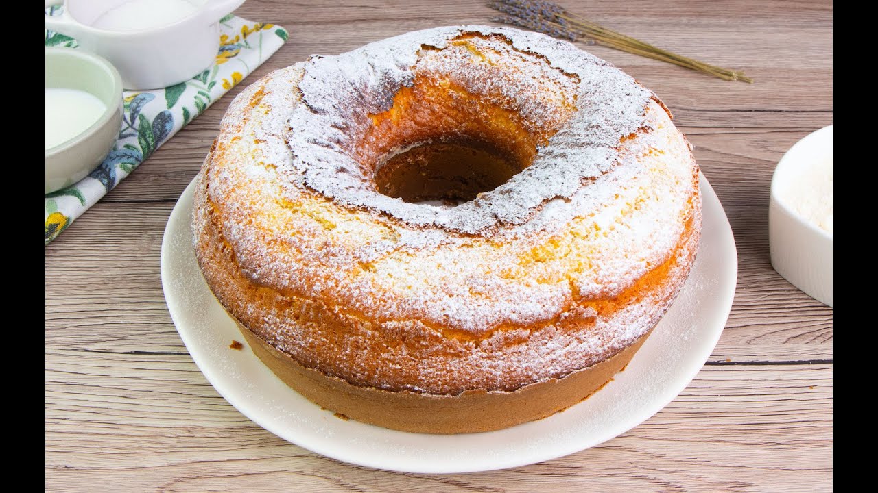Ciambellone classico della nonna: alto e soffice, pronto con pochi ingredienti!