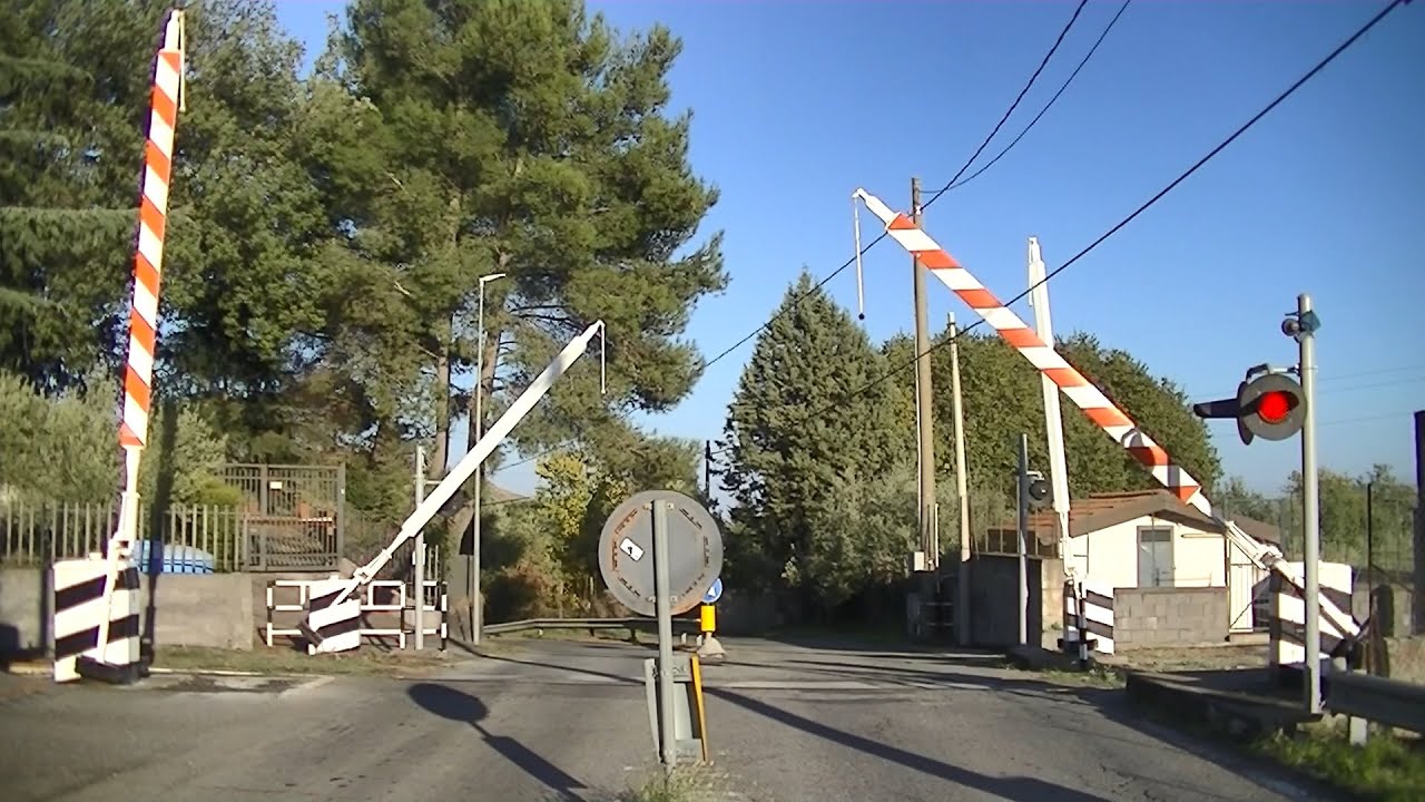 Spoorwegovergang Piedimonte Etneo (I) // Railroad crossing // Passaggio a livello