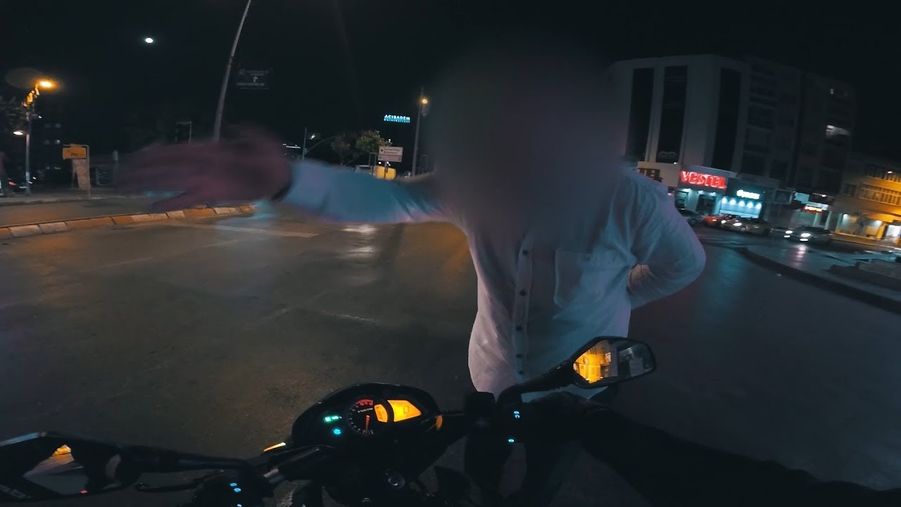 Motorcu şarhoşlara denk gelirse !