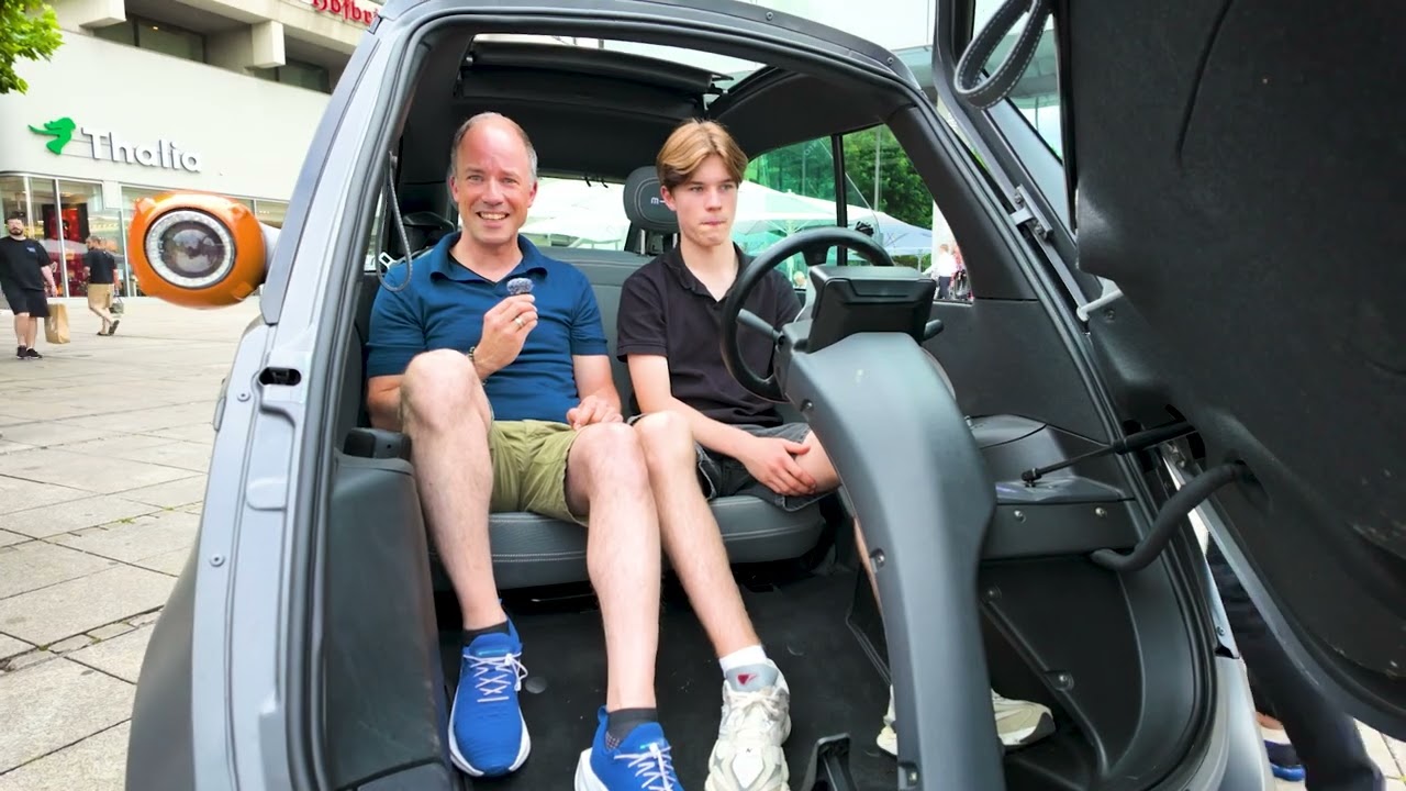 CEO WIM OUBOTER präsentiert den Microlino in Stuttgart