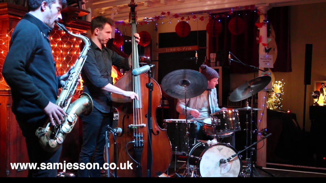 Stompin' At The Savoy - Magpie Trio
