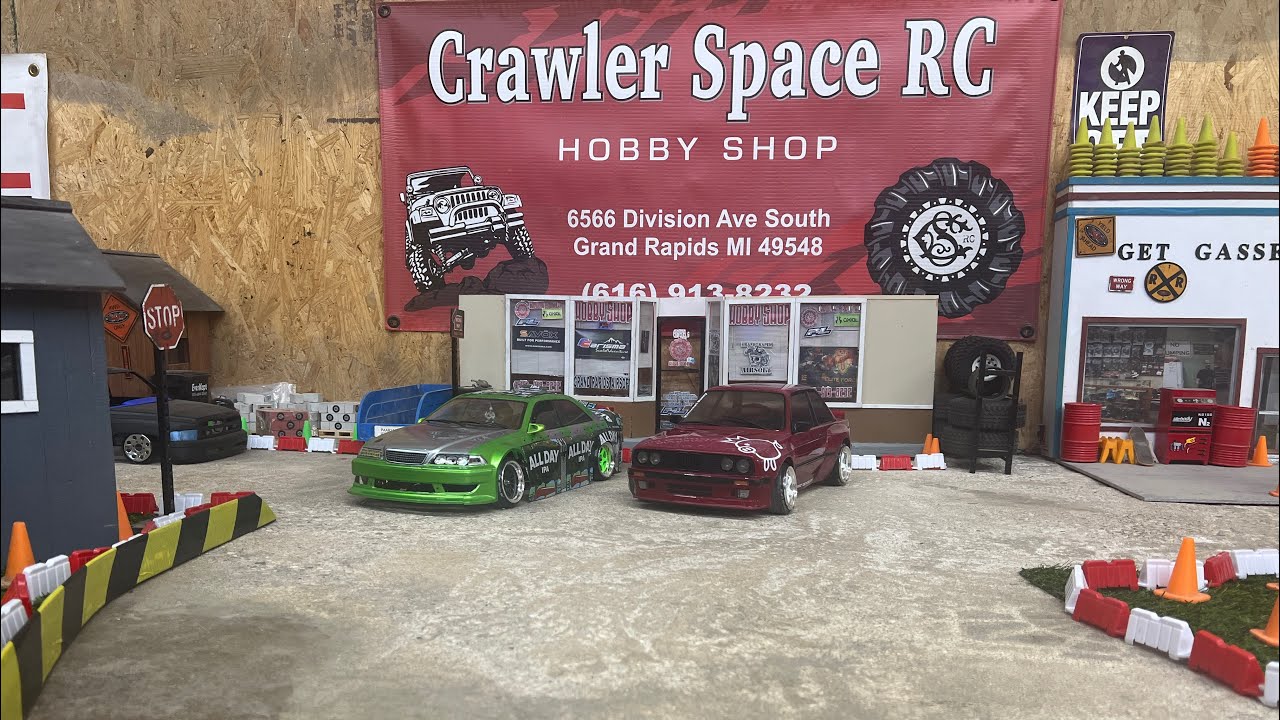 We’re slidding down at the hobby shop again tonight. RDS redcat drift car and two mst 2.5.