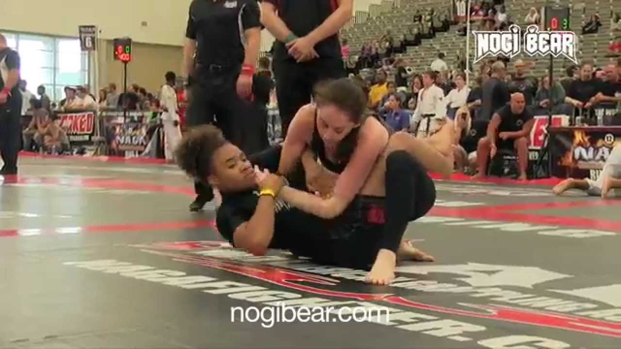 NAGA  Battle at The Beach '14 • Aarea Alexander vs Sarah Block • Female No-Gii