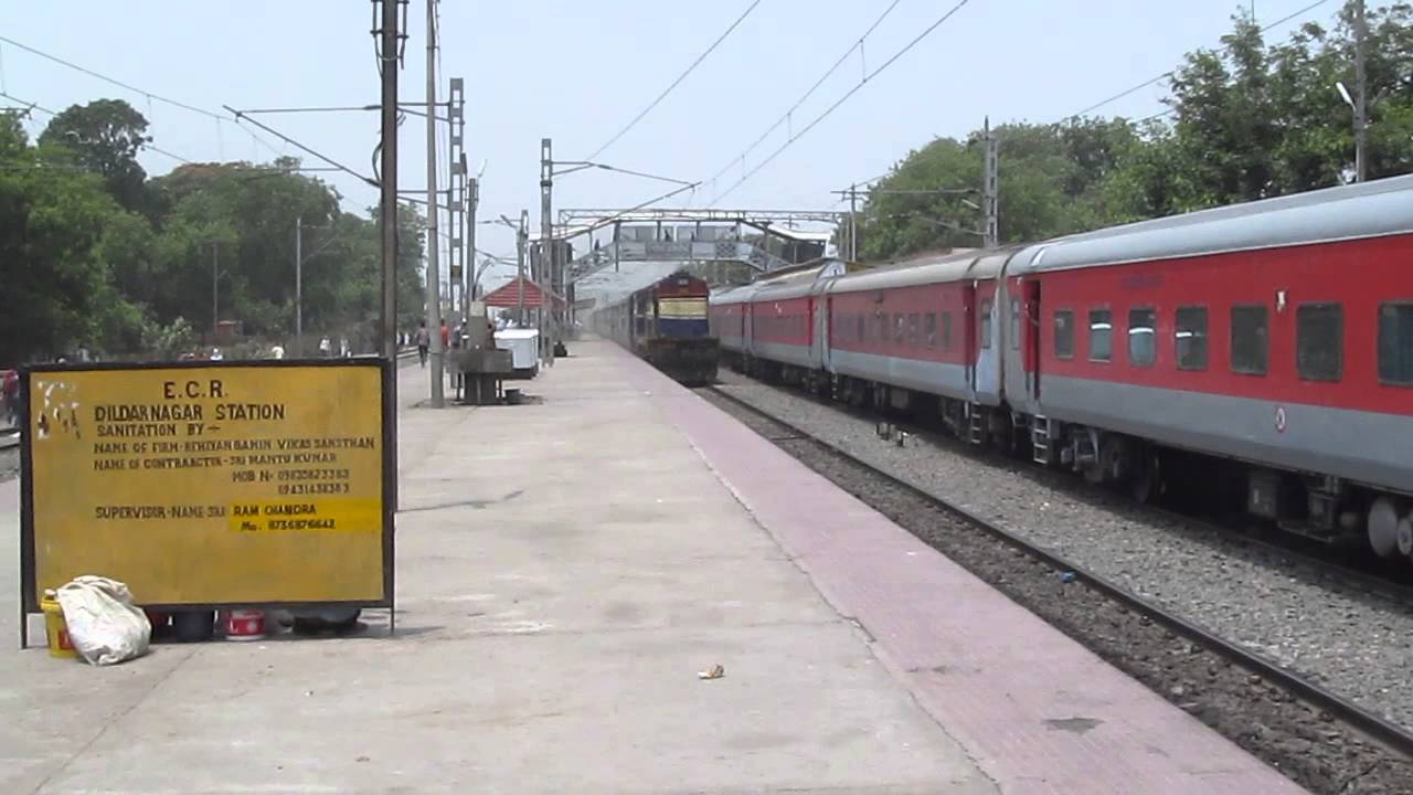 14004 New Delhi- New Farakka Express Overtaking NDLS - Patna AC Summer Special at Dildarnagar !!