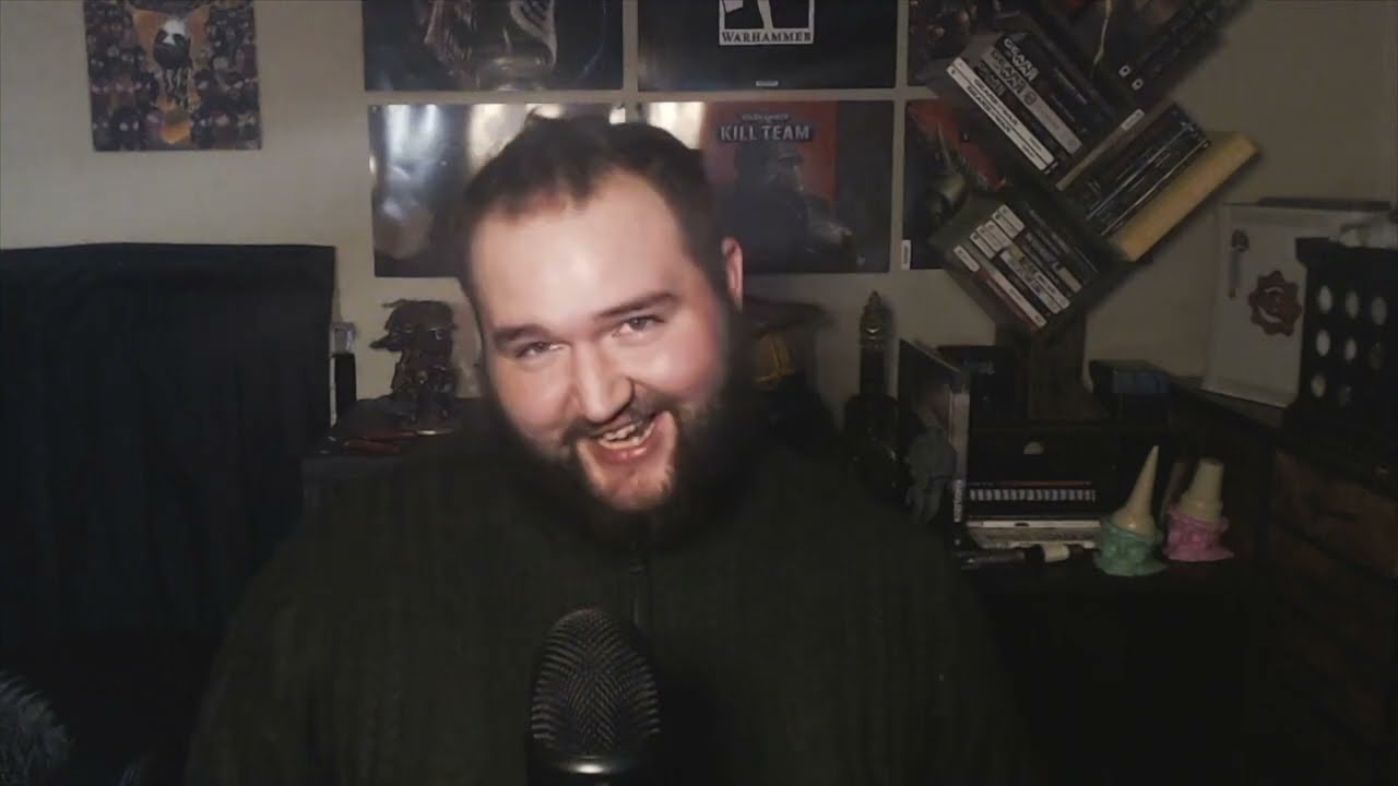 Нам следует быть гораздо более расстроенными.