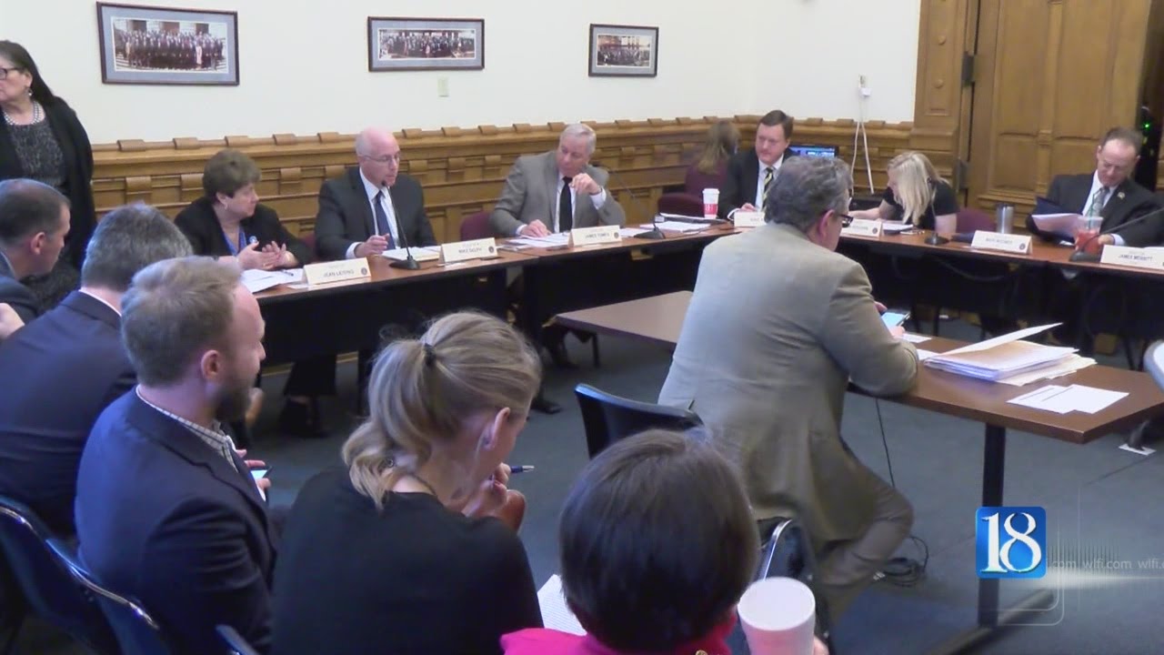 Solar energy bill passes Indiana Senate committee