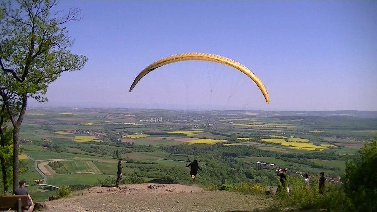 Paragleiter am Donnersberg