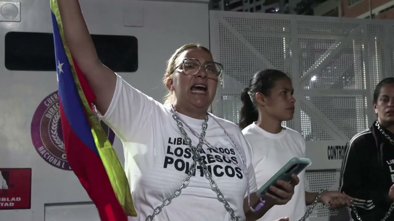Families of political prisoners as Venezuela interim president announces 'general amnesty' law | AFP