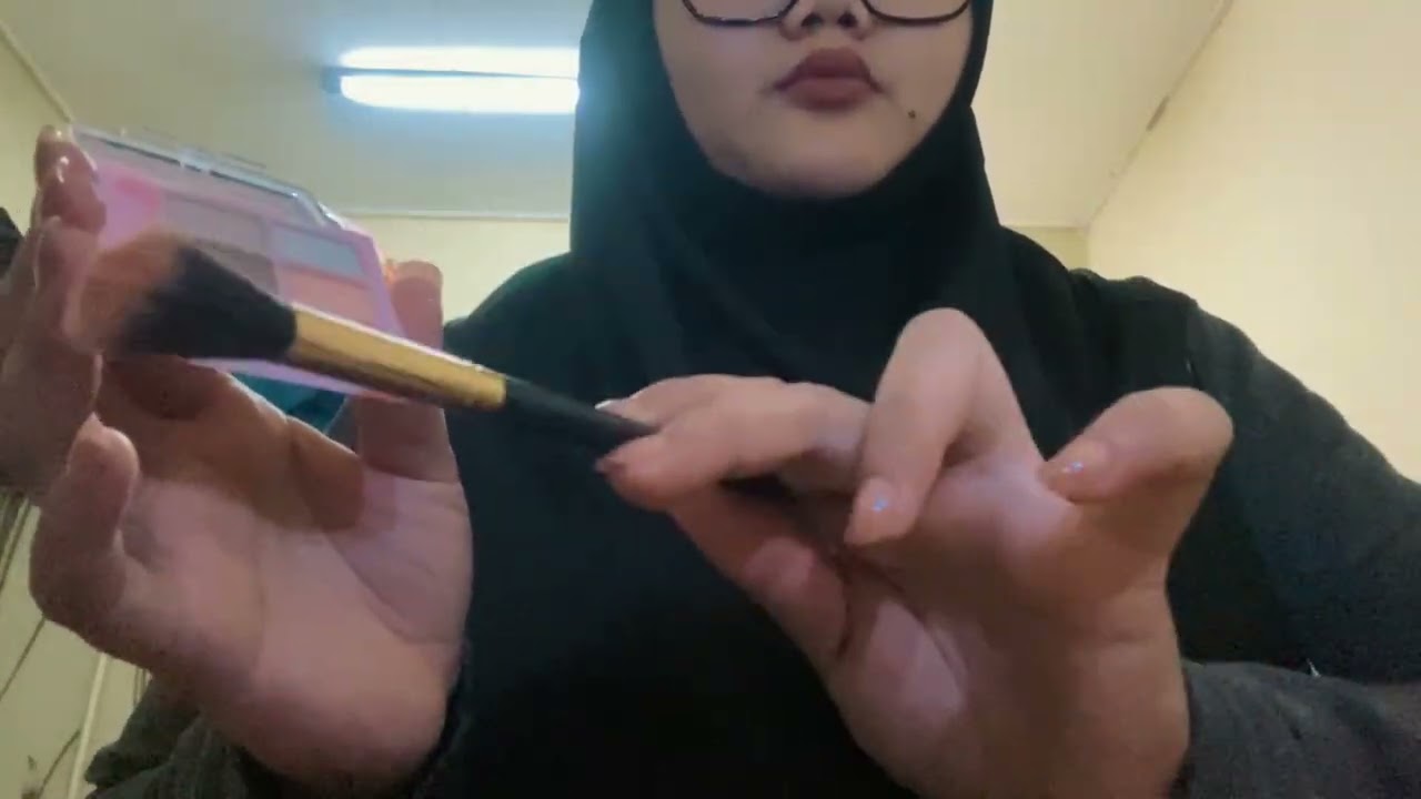 ASMR makeup 💄| No talking 🤫| Layered sound 🔊| Hand movement and tapping 💅🏻