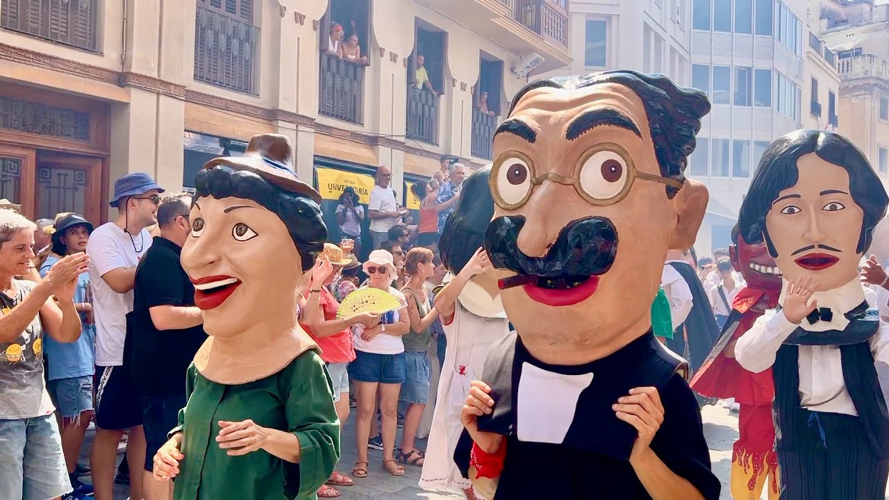 Sortida dels entremesos i dels balls populars (Sant Bartomeu Festa Major de Sitges 2024)