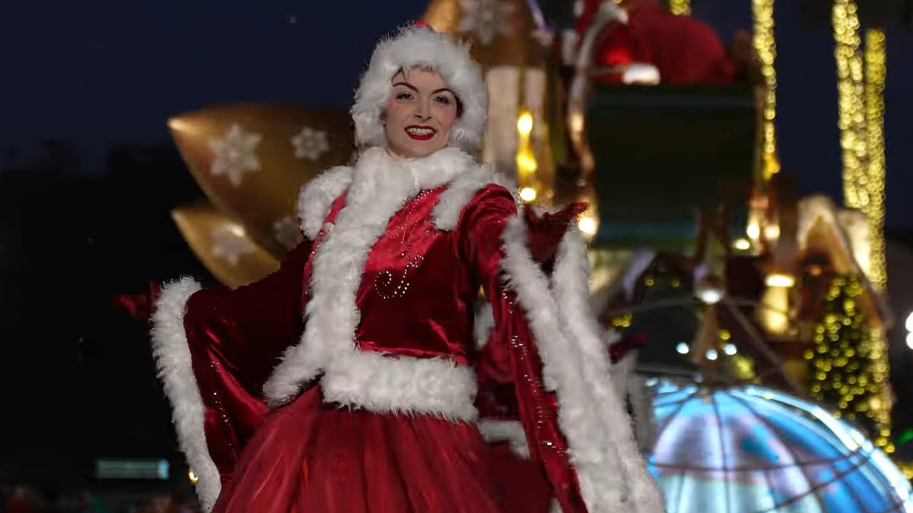 Universal Holiday Parade featuring Macy’s at Universal Orlando Resort