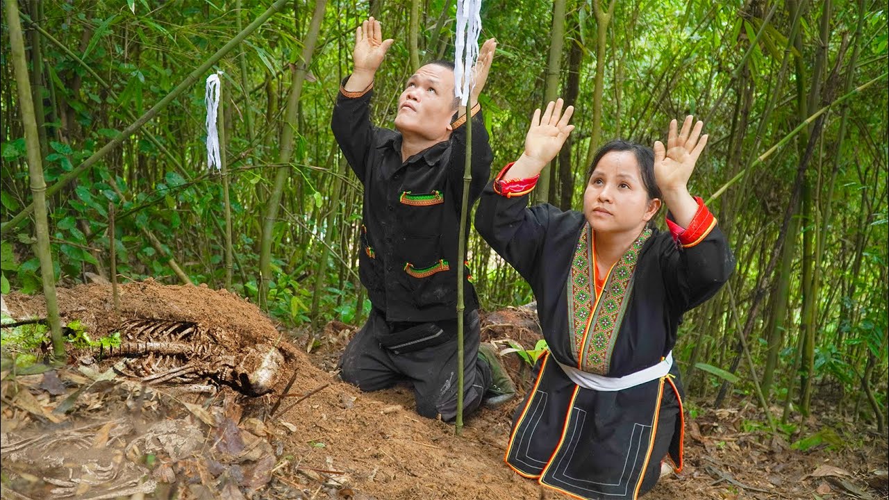 Dwarf Family Primitive Life: The Journey to find Reeds In the Forest and A Terrifying Discovery