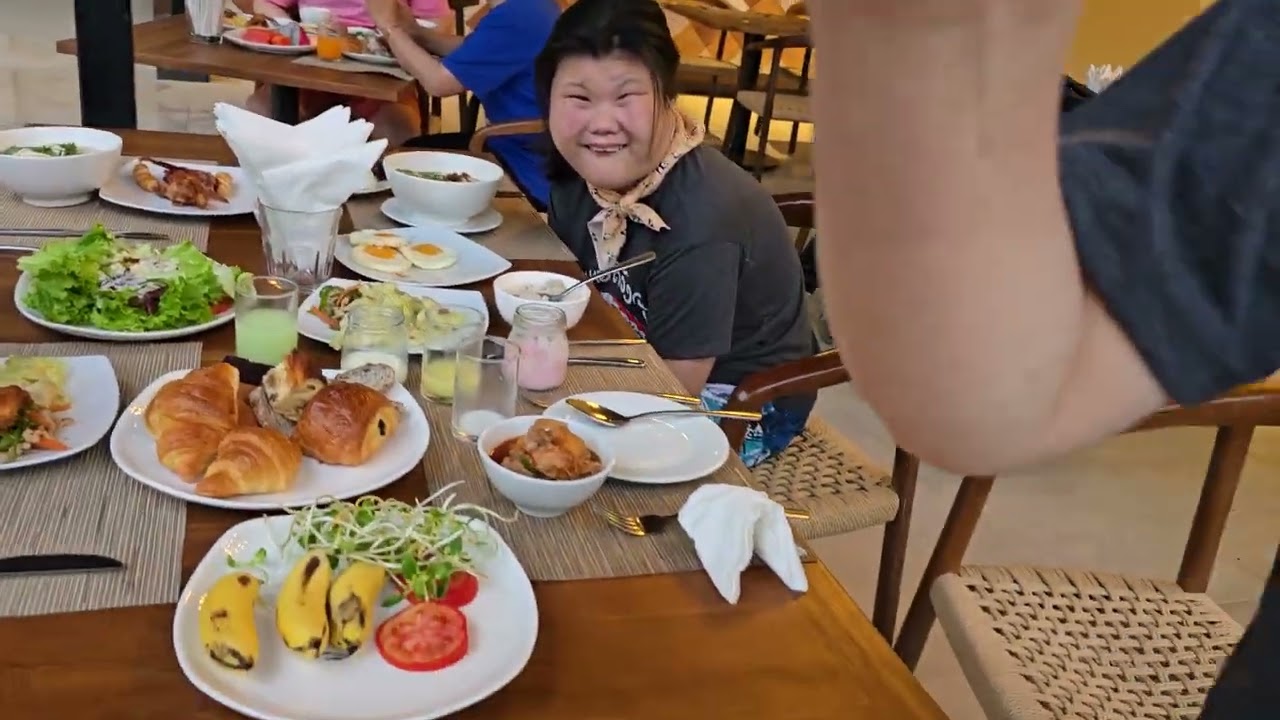 라오스여행 방비엥 추억영상 2026년2월24일 호텔 아침식사 모습 뷔페식당.