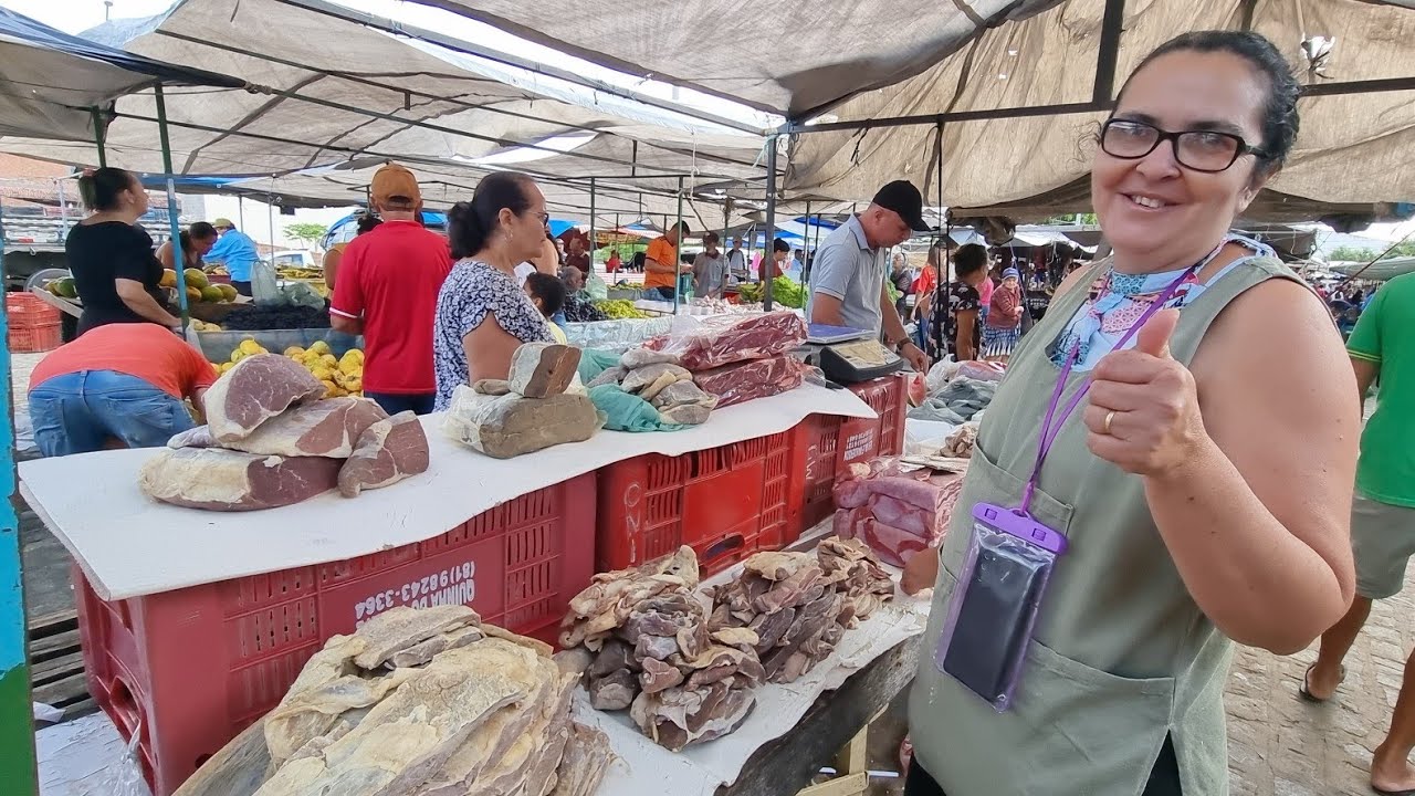 FEIRA LIVRE DE RIACHO DAS ALMAS-PE COM COMIDAS DE RUA E PRODUTOS QUE COMPÕEM A MESA DO NORDESTINO